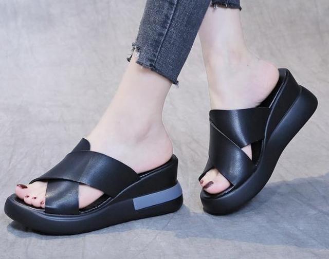 Sandalia ortopédica Plus para mujer – suela amortiguante antideslizante y adaptabilidad para pie ancho